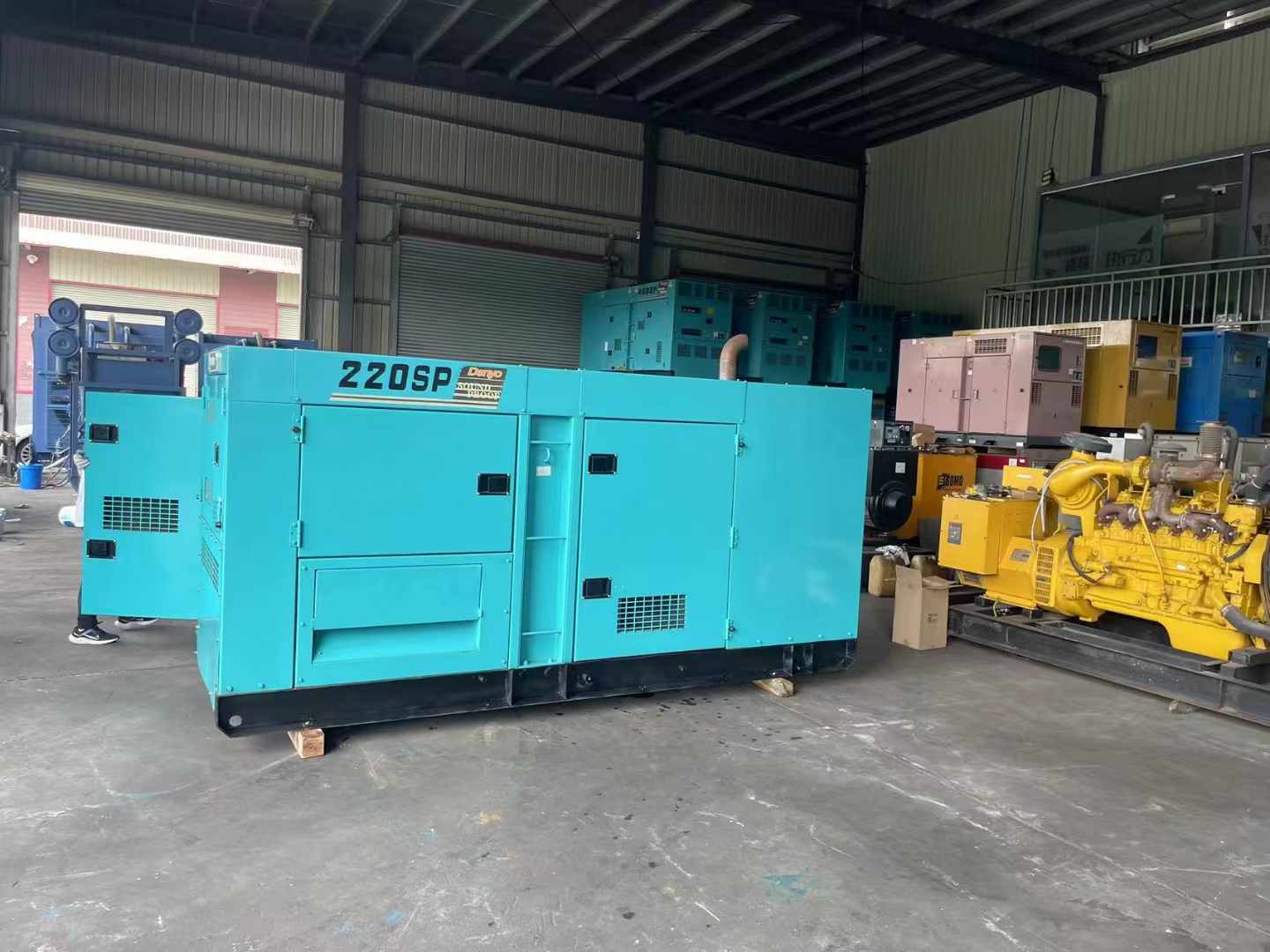 南宁柴油发电机组长期不间断运行时，如何监控其温度和压力？