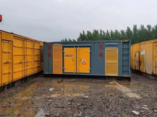 南宁柴油发电机如何判断干式空气滤清器是否需要更换？